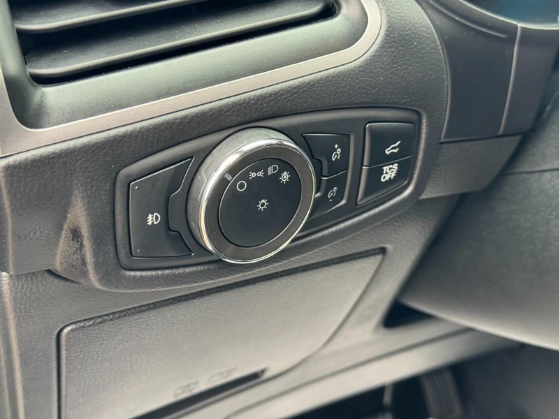 Ford Edge Vehicle Image 17