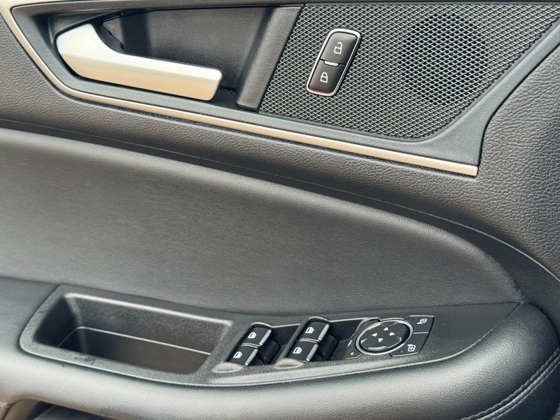 Ford Edge Vehicle Image 22