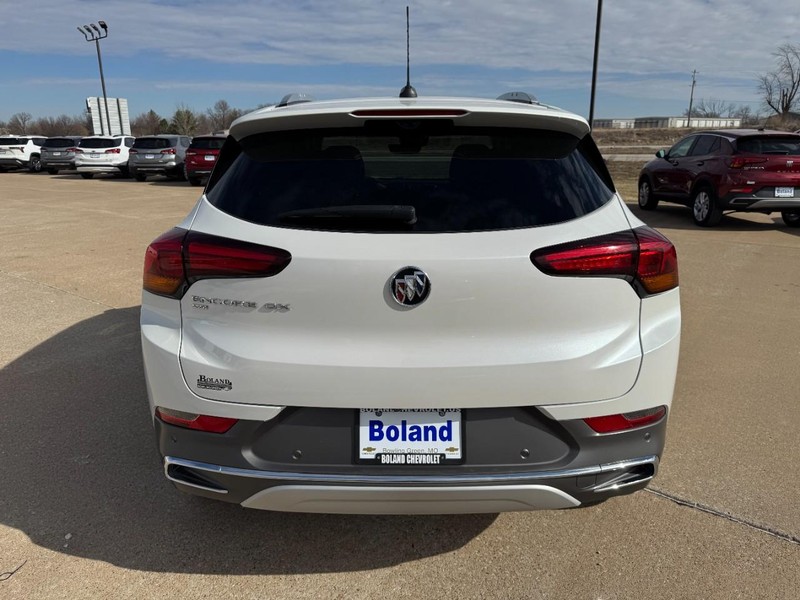 Buick Encore GX Vehicle Full-screen Gallery Image 05