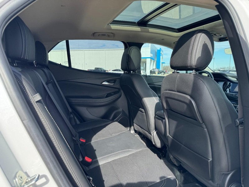 Buick Encore GX Vehicle Full-screen Gallery Image 10