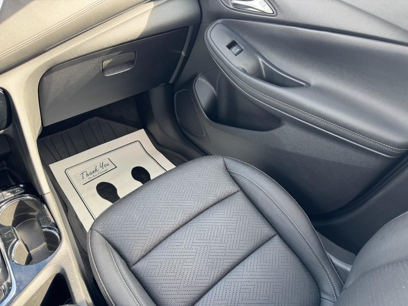 Buick Encore GX Vehicle Full-screen Gallery Image 15