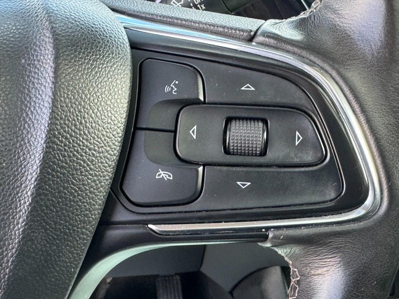 Buick Encore GX Vehicle Full-screen Gallery Image 18