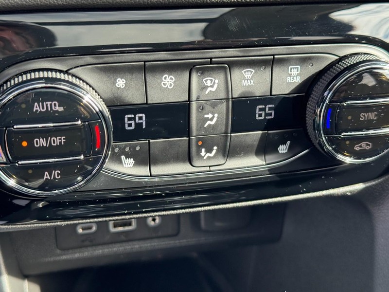 Buick Encore GX Vehicle Full-screen Gallery Image 22