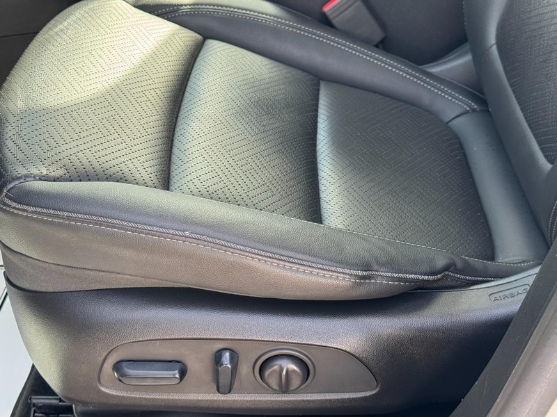 Buick Encore GX Vehicle Full-screen Gallery Image 26