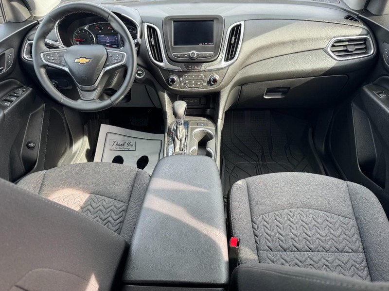 Chevrolet Equinox Vehicle Full-screen Gallery Image 11