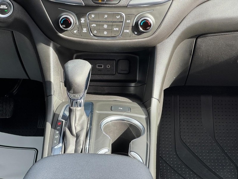 Chevrolet Equinox Vehicle Full-screen Gallery Image 14