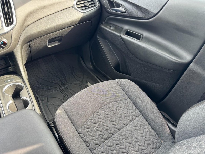 Chevrolet Equinox Vehicle Full-screen Gallery Image 15