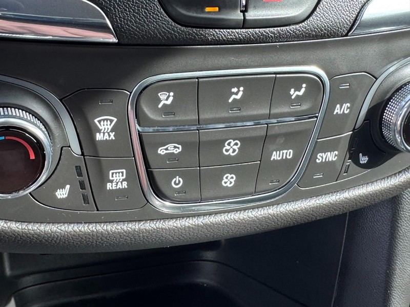 Chevrolet Equinox Vehicle Full-screen Gallery Image 21