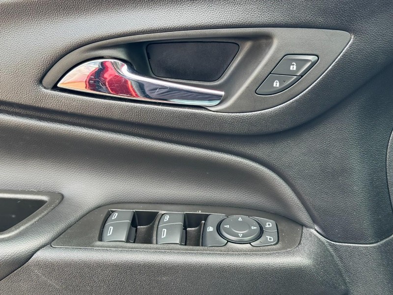 Chevrolet Equinox Vehicle Full-screen Gallery Image 22