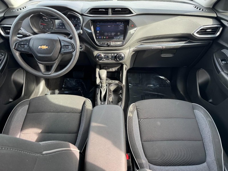 Chevrolet TrailBlazer Vehicle Image 11