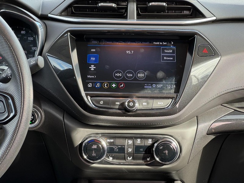 Chevrolet TrailBlazer Vehicle Image 13