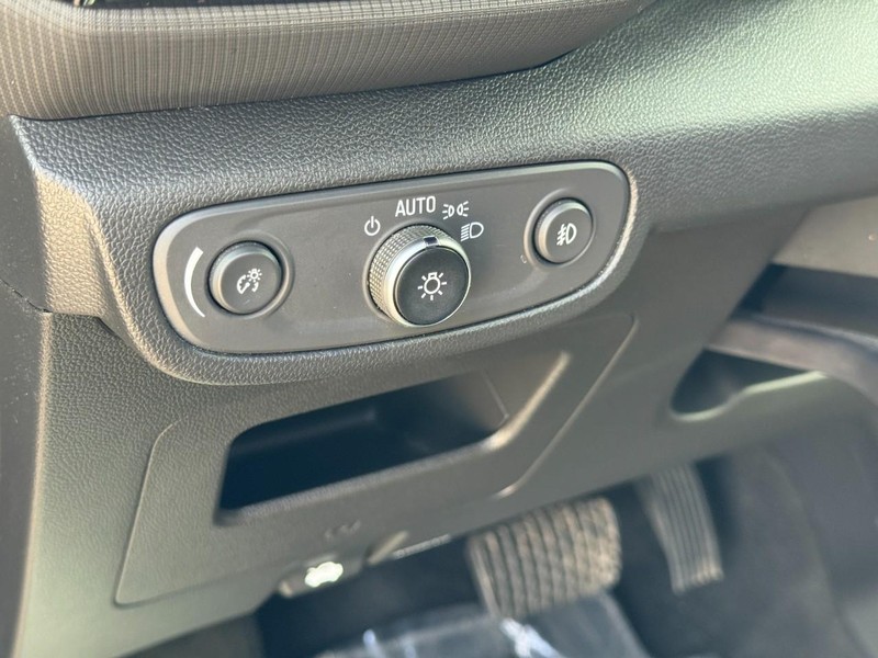 Chevrolet TrailBlazer Vehicle Image 16