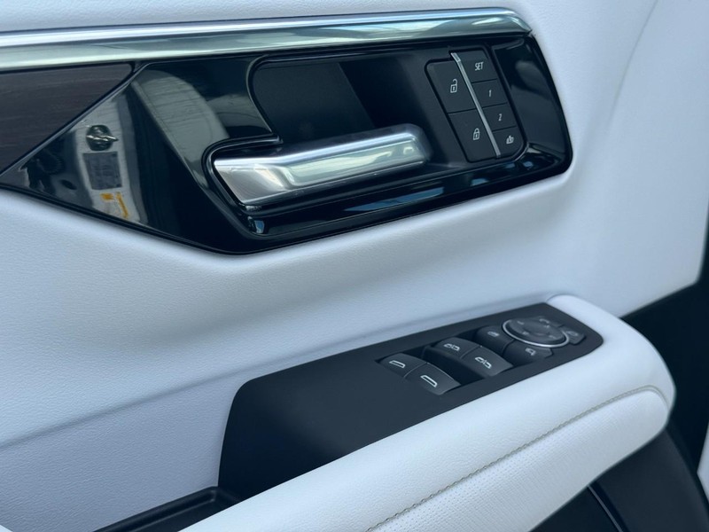 Chevrolet Tahoe Vehicle Image 12