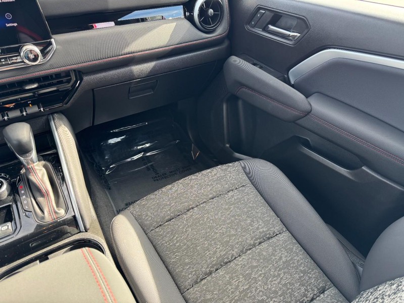 Chevrolet Colorado Vehicle Image 15