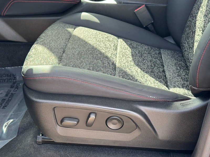 Chevrolet Colorado Vehicle Image 24