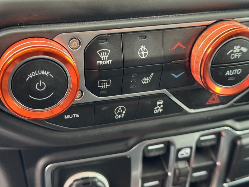 Jeep Gladiator Vehicle Image 21