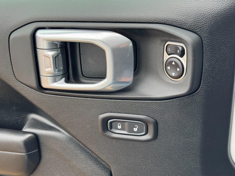 Jeep Gladiator Vehicle Image 23