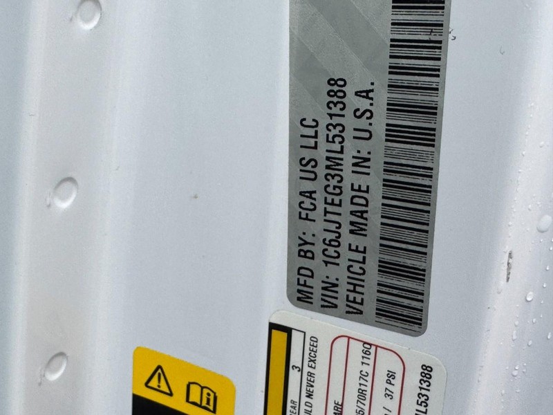 Jeep Gladiator Vehicle Image 25