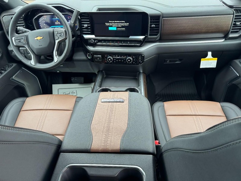 Chevrolet Silverado 3500HD Vehicle Image 06