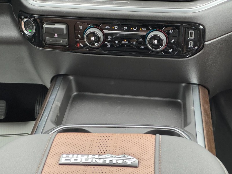 Chevrolet Silverado 3500HD Vehicle Image 09