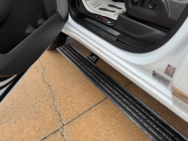 Chevrolet Silverado 3500HD Vehicle Image 11