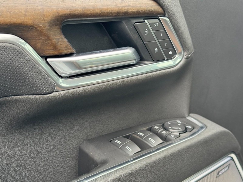 Chevrolet Silverado 3500HD Vehicle Image 12