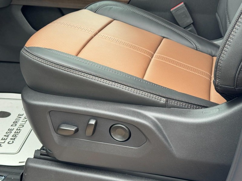 Chevrolet Silverado 3500HD Vehicle Image 13