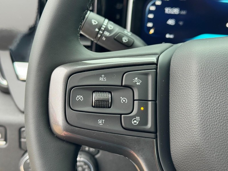 Chevrolet Silverado 3500HD Vehicle Image 15