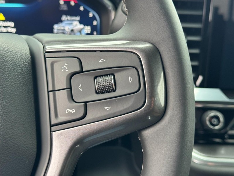 Chevrolet Silverado 3500HD Vehicle Image 16