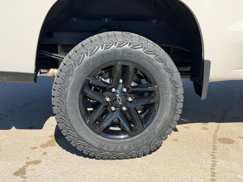 Chevrolet Silverado 1500 Vehicle Image 04