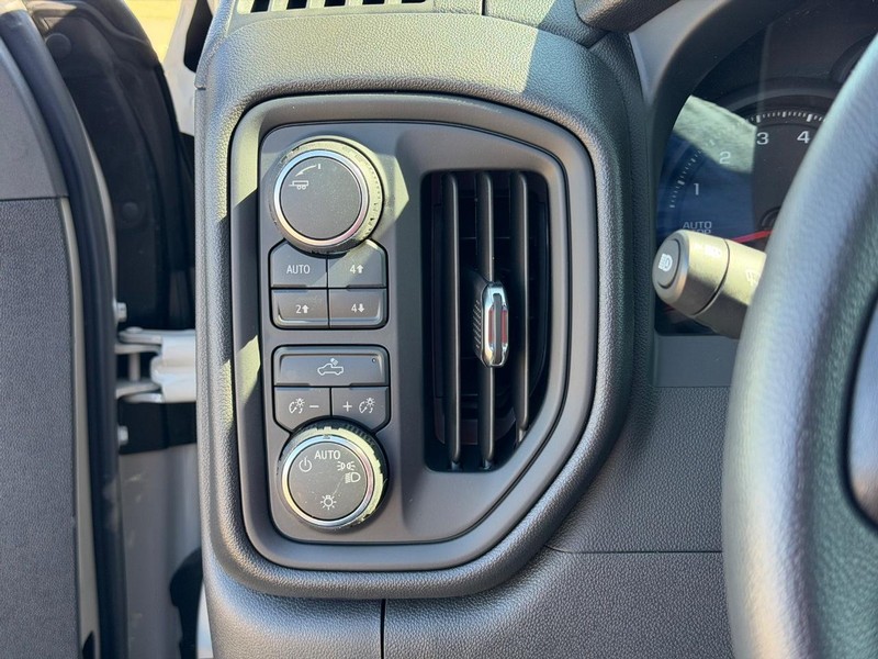 Chevrolet Silverado 1500 Vehicle Image 10