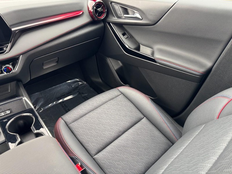 Chevrolet Equinox Vehicle Full-screen Gallery Image 15