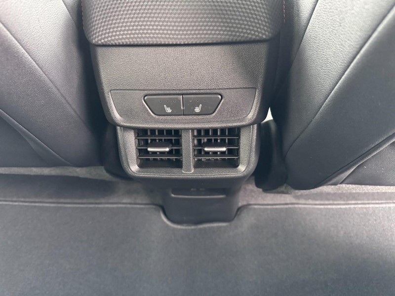 Chevrolet Equinox Vehicle Full-screen Gallery Image 16