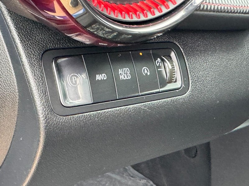 Chevrolet Equinox Vehicle Full-screen Gallery Image 17