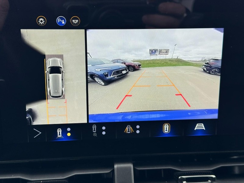 Chevrolet Equinox Vehicle Full-screen Gallery Image 21