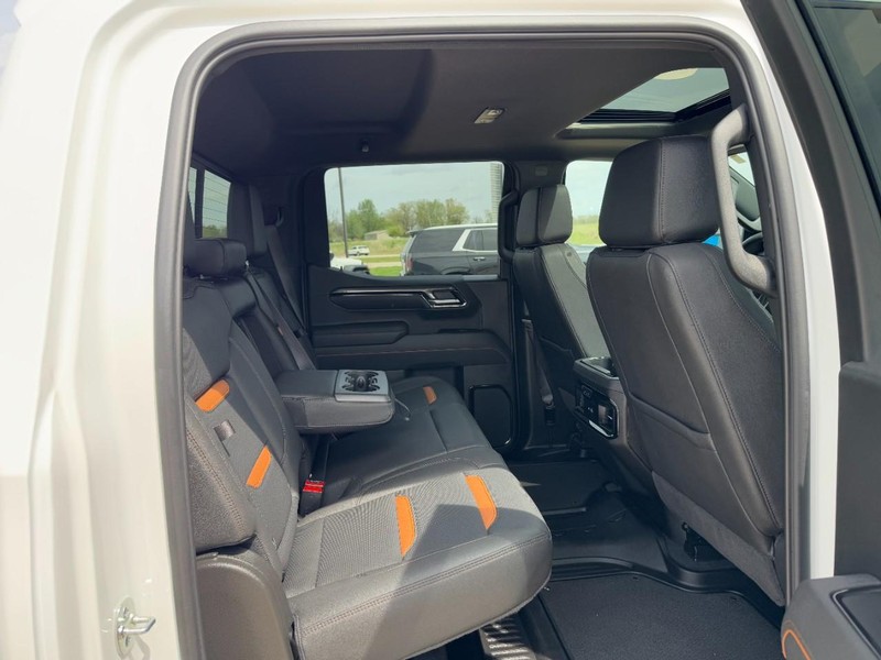 GMC Sierra 1500 Vehicle Image 11
