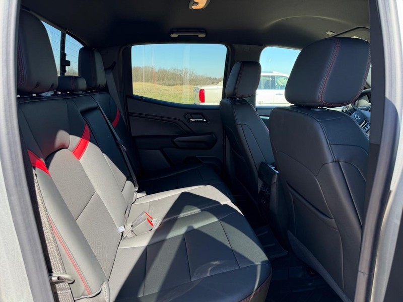 Chevrolet Colorado Vehicle Image 05