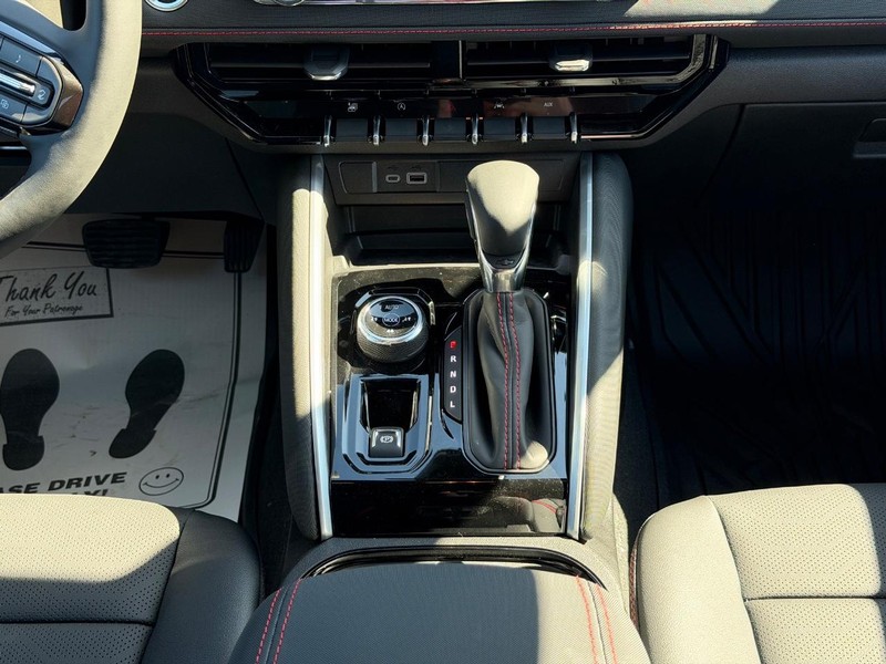 Chevrolet Colorado Vehicle Image 09