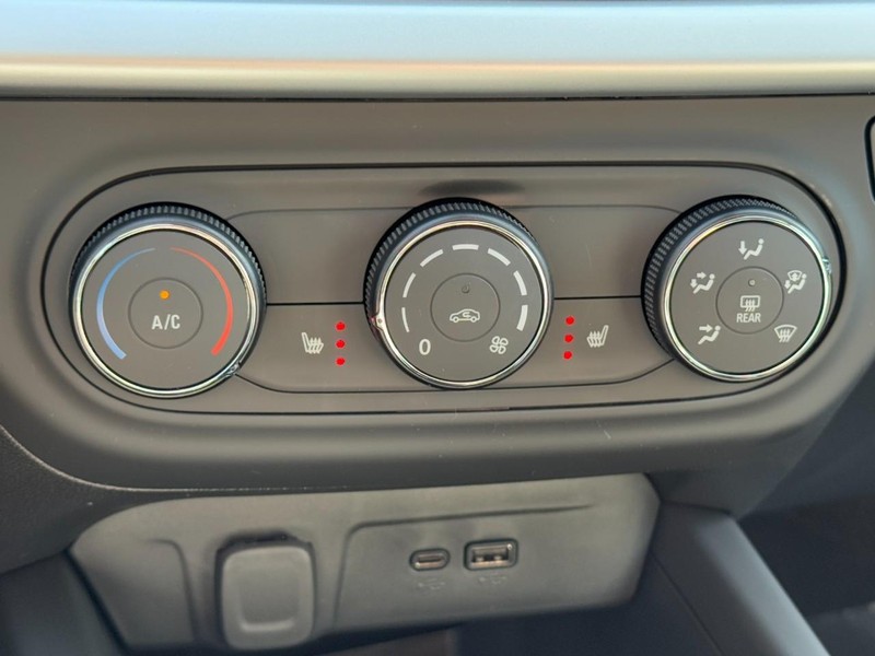 Chevrolet Trax Vehicle Image 12
