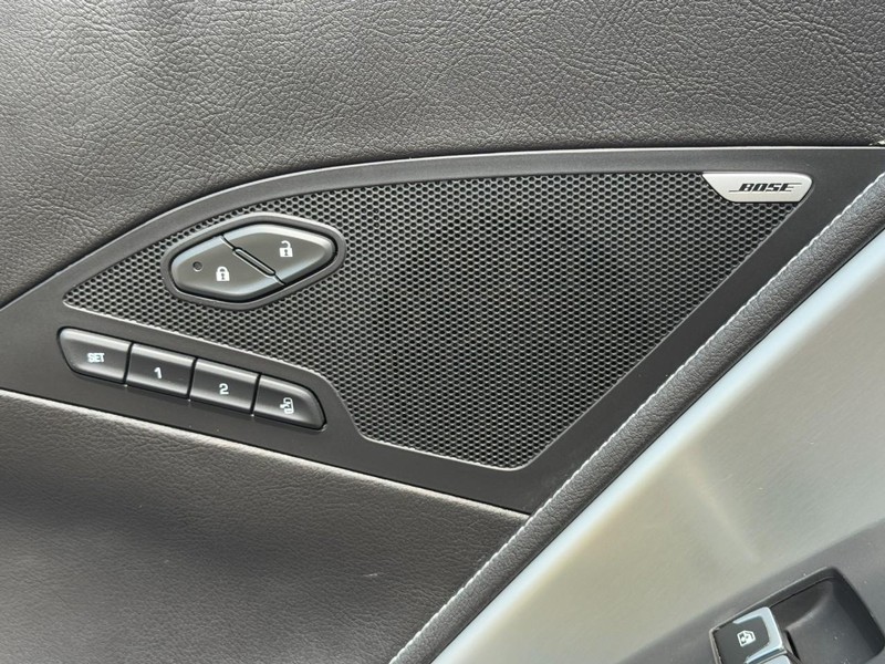 Chevrolet Corvette Vehicle Image 17