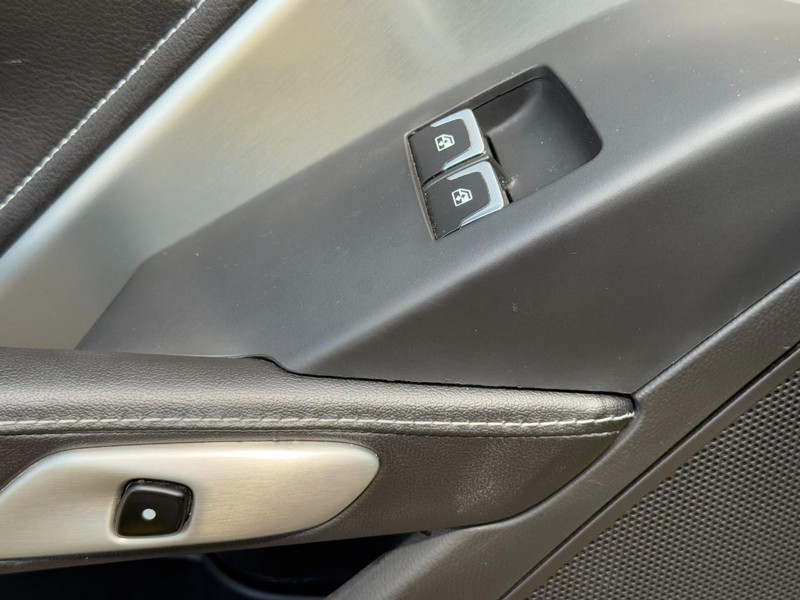 Chevrolet Corvette Vehicle Image 26