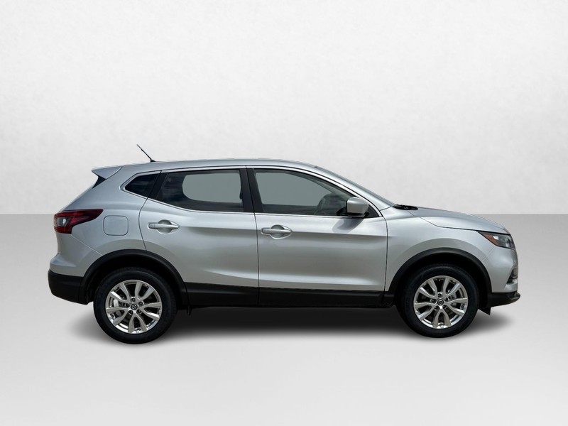 Nissan Rogue Sport Vehicle Image 02