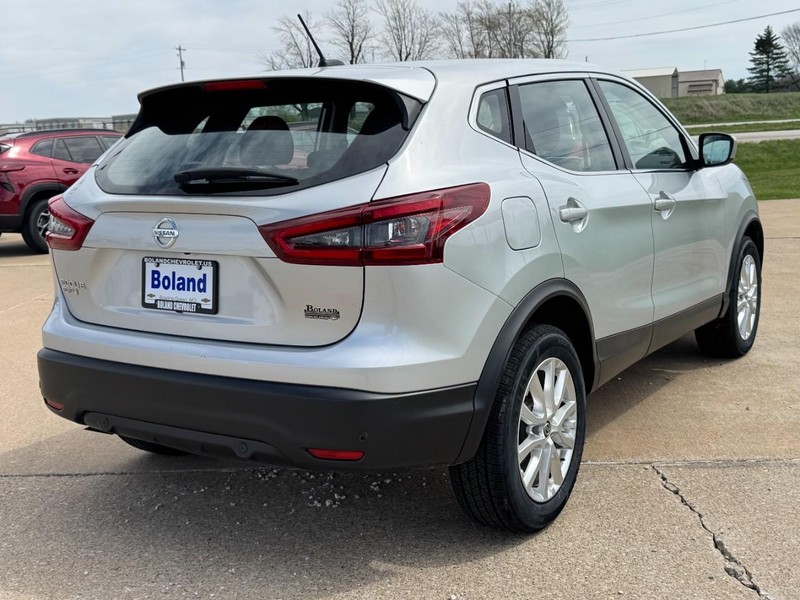 Nissan Rogue Sport Vehicle Image 03