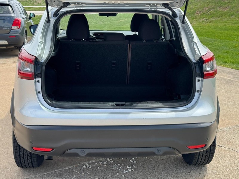 Nissan Rogue Sport Vehicle Image 05