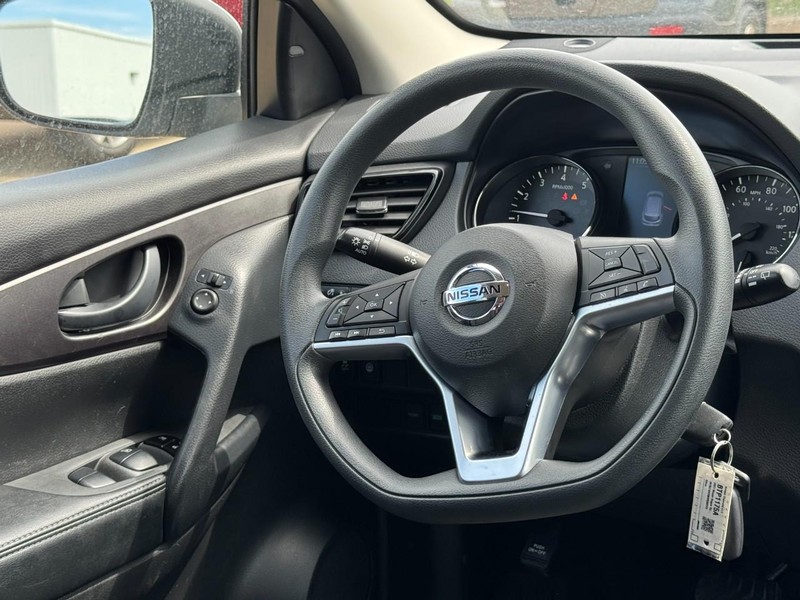Nissan Rogue Sport Vehicle Image 12