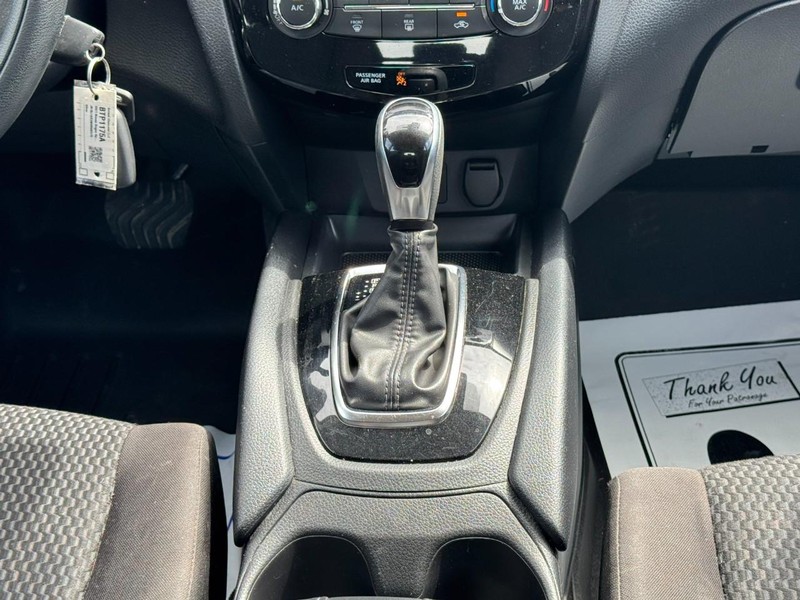 Nissan Rogue Sport Vehicle Image 14