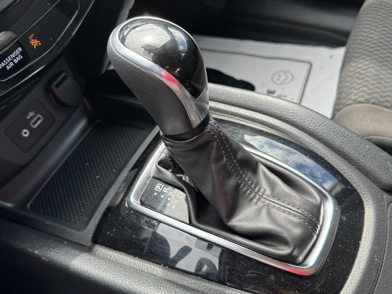 Nissan Rogue Sport Vehicle Image 19