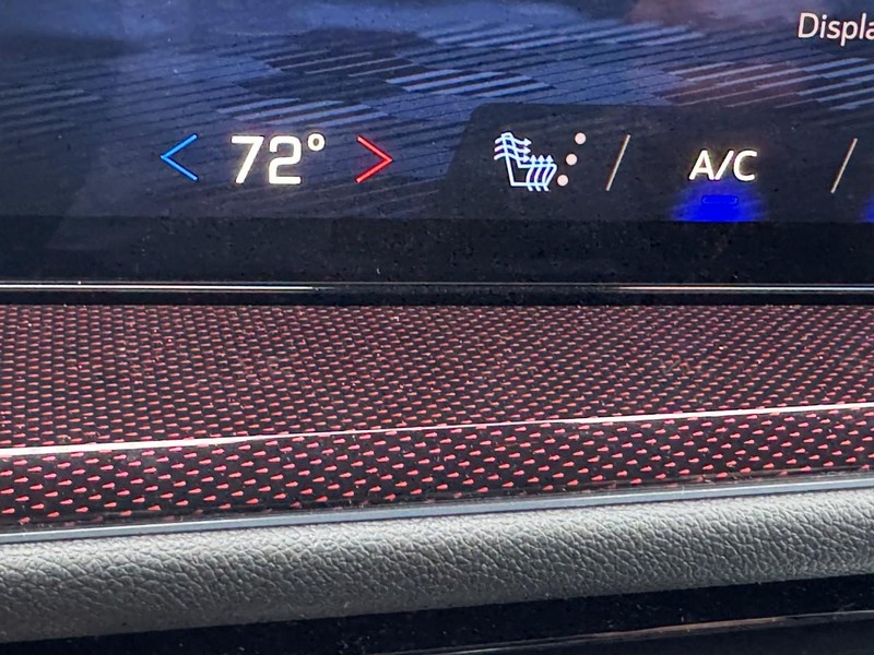 Chevrolet Traverse Vehicle Image 16