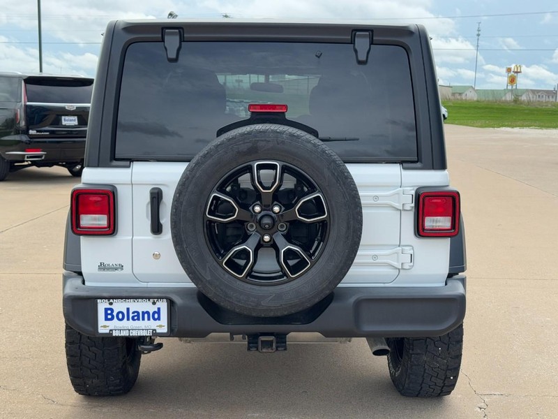 Jeep Wrangler Unlimited Vehicle Image 04