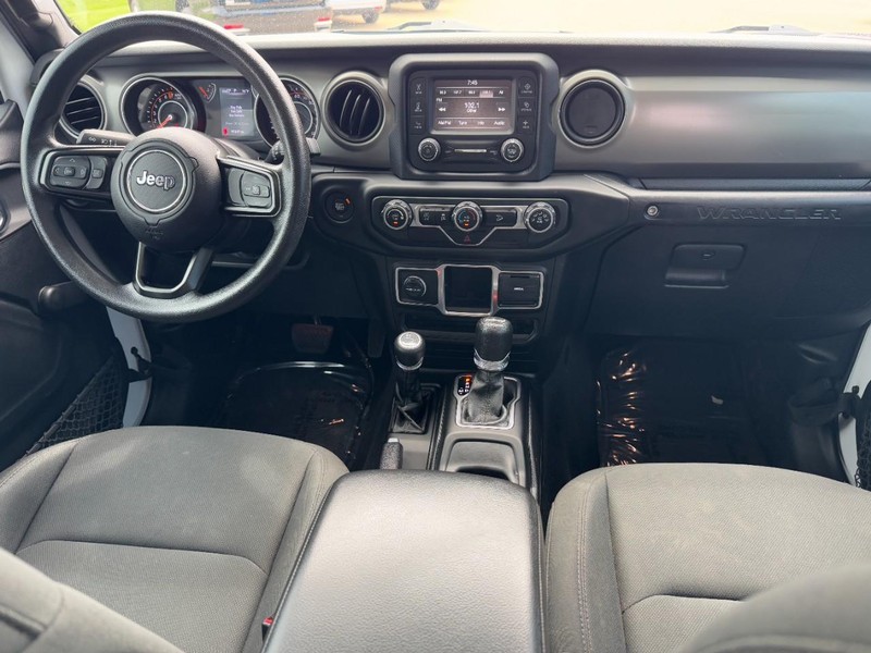 Jeep Wrangler Unlimited Vehicle Image 11